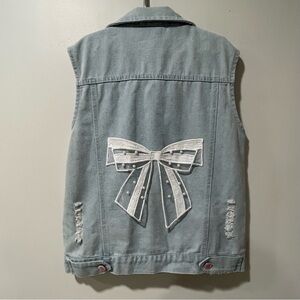 NWOT Denim Vest White Pearl Bow Coquette Trendy Fashionista